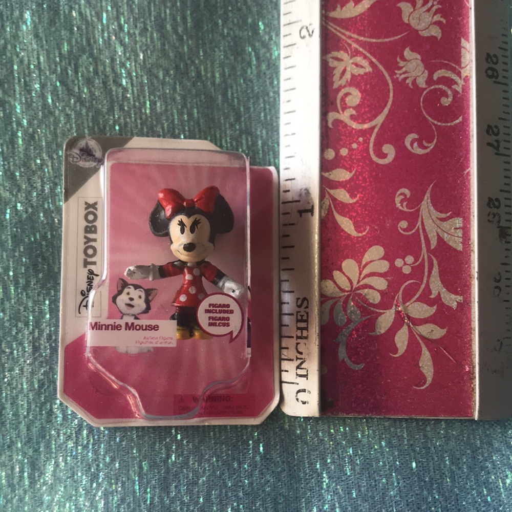 ๐ฅ 6/$15 Mini Brands Disney Minnie Mouse Figure - Picture 2 of 5